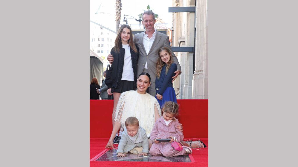 Glücksmoment: Gal Gadot feiert mit ihrem Mann Jaron und den vier Töchtern ihren Stern auf dem „Walk of Fame“
