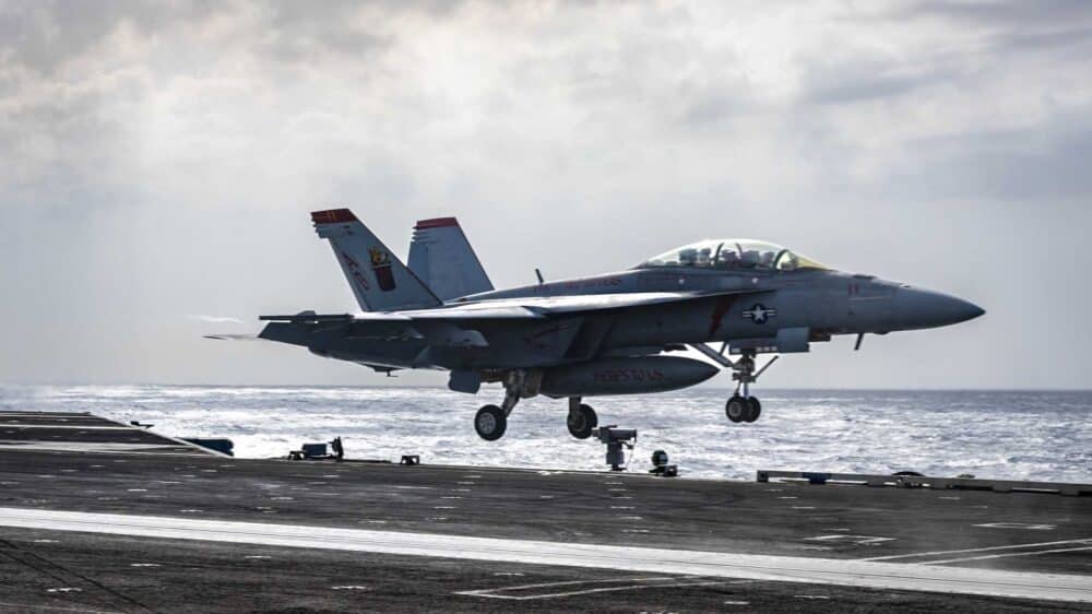 Die US-Marine hat einen Kampfjet des Typs F/A-18F Super Hornet verloren. Das Bild zeigt ein Exemplar am 6. Januar 2025 auf der USS Truman.