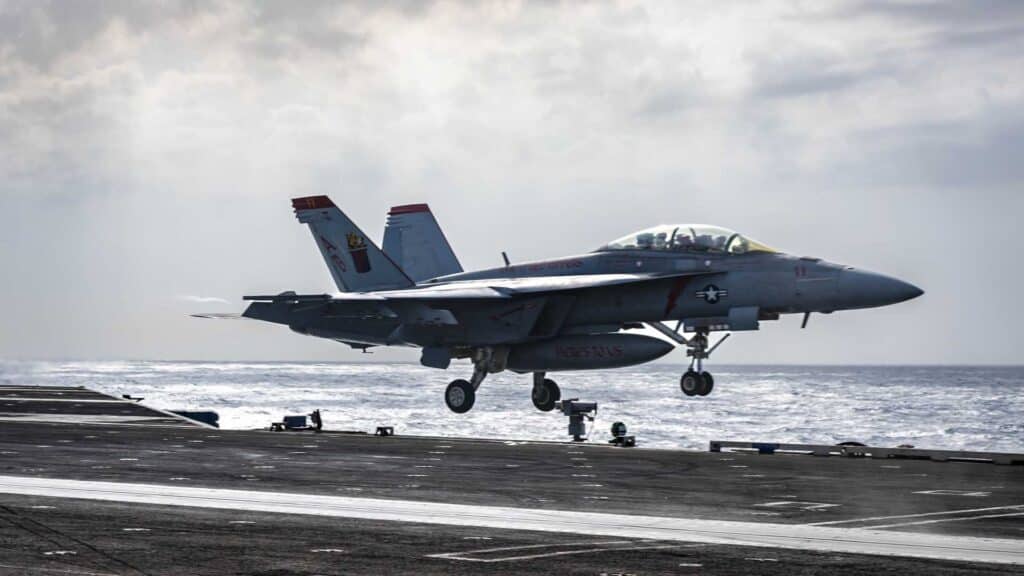 Die US-Marine hat einen Kampfjet des Typs F/A-18F Super Hornet verloren. Das Bild zeigt ein Exemplar am 6. Januar 2025 auf der USS Truman.