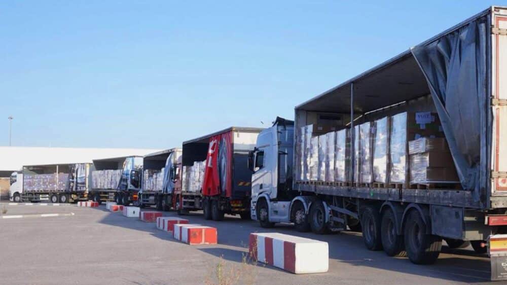 Nach Angaben der israelischen Armee kamen am Montag und Dienstag 150 LKW mit Hilfsgütern in den Gazastreifen