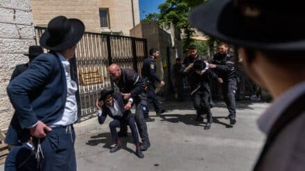 Hitzige Angelegenheit: Ultra-Orthodoxe protestieren regelmäßig gegen die Wehrpflicht, wie hier Ende April in Jerusalem