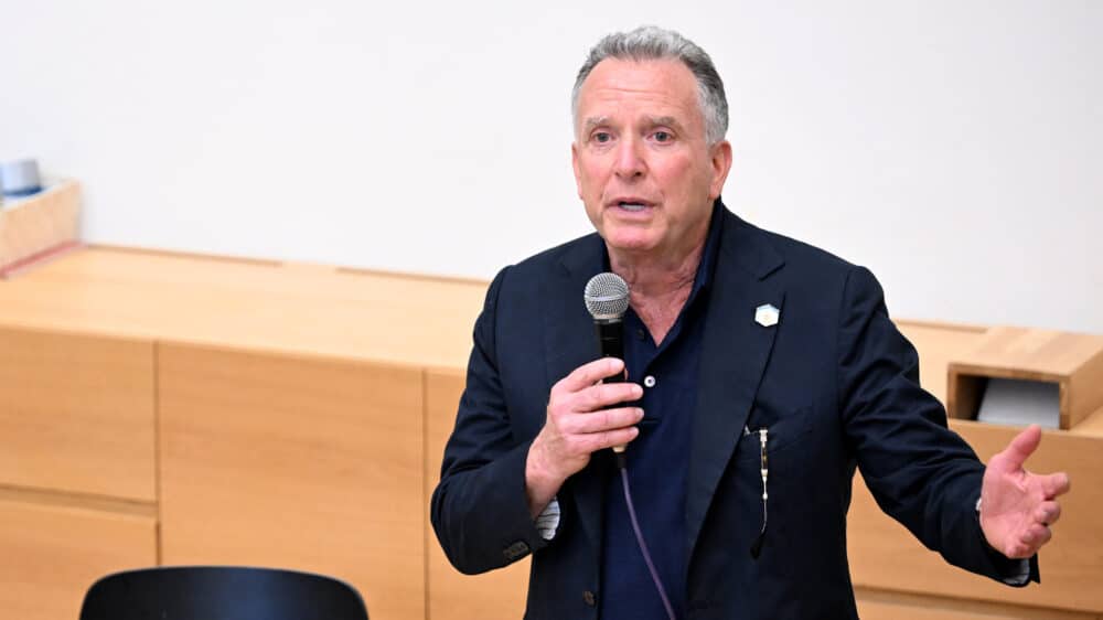 Steve Witkoff bei einem Treffen mit Geiselangehörigen am 13. Mai 2025 in Tel Aviv