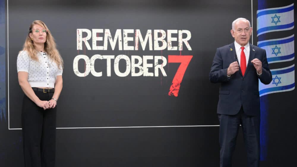 Premier Benjamin Netanjahu präsentierte unter dem Motto „Erinnert Euch an den 7. Oktober“ gemeinsam mit der Witwe Sabine Tasa ein Video vom Terrormassaker