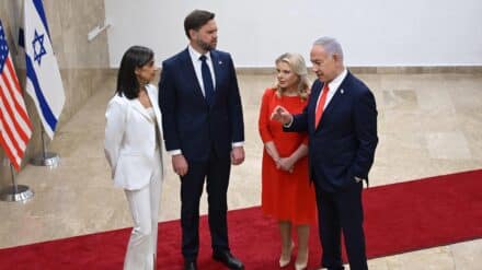 Der israelische Premier Netanjahu begrüßte gemeinsam mit seiner Frau Sara den amerikanischen Vizepräsidenten JD Vance und dessen Frau Usha im Regierungsamt in Jerusalem