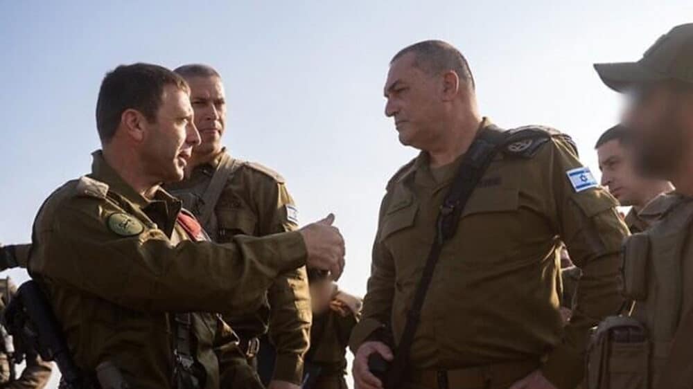 Generalstabschef Ejal Samir und Avi Bluth im Gespräch