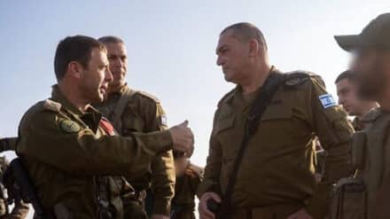 Generalstabschef Ejal Samir und Avi Bluth im Gespräch
