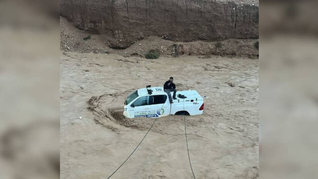 Mann vor Wassermassen gerettet