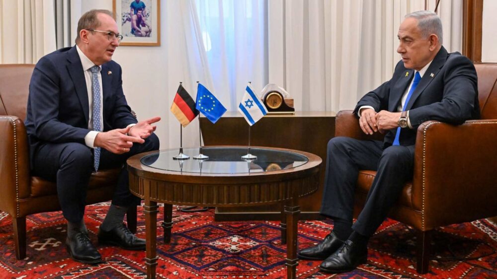Sicherheitsanliegen: Der deutsche Innenminister Dobrindt (l.) im Gespräch mit dem israelischen Premier Netanjahu