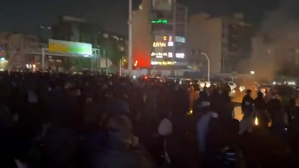 Der hier gezeigte Protest fand laut Aktivisten am Sonntagabend in Teheran statt