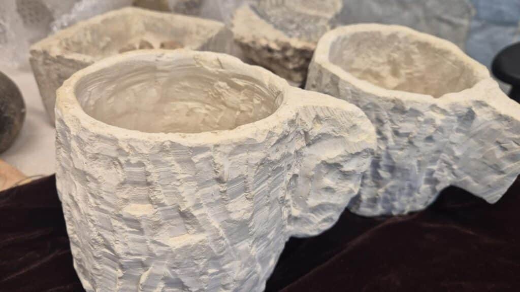 Steintassen aus antiker Werkstatt