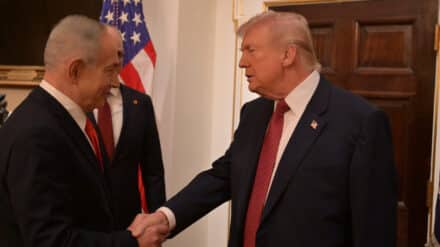 Der israelische Premier Netanjahu (l.) kam zu einem Gespräch mit US-Präsident Trump ins Weiße Haus