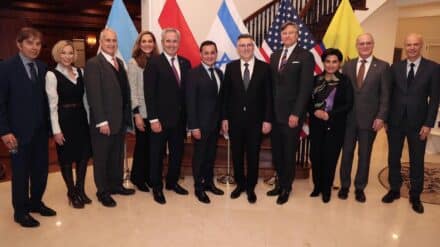 Der israelische Außenminister Sa'ar kam in der israelischen Botschaft unter anderen mit Amtskollegen aus Lateinamerika zusammen