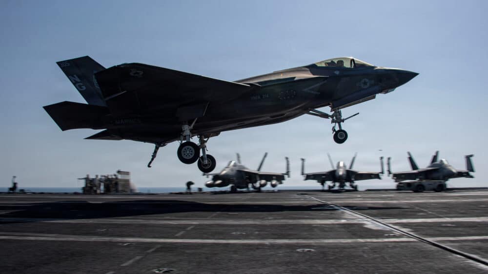 Ein amerikanischer F-35-Kampfflieger bei der Landung auf dem Flugzeugträger Abraham Lincoln: Vorerst sollen die Waffen schweigen