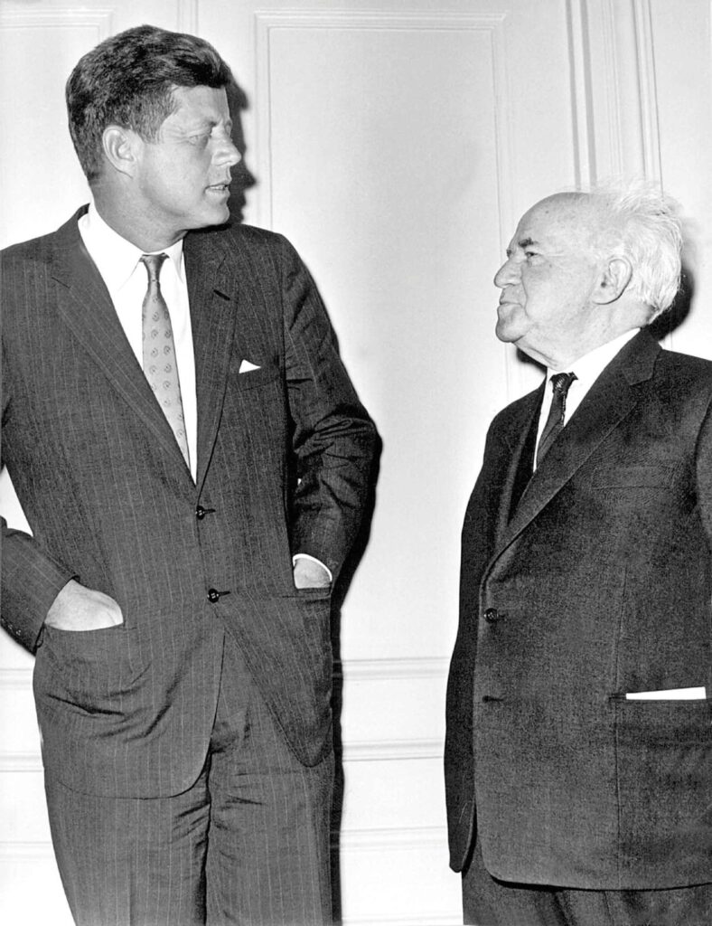 US-Präsident John F. Kennedy (l.) hob einst die „besonderen Beziehungen“ zwischen Israel und den USA hervor. Im Mai 1961 traf er sich mit dem israelischen Premier David Ben-Gurion in New York.