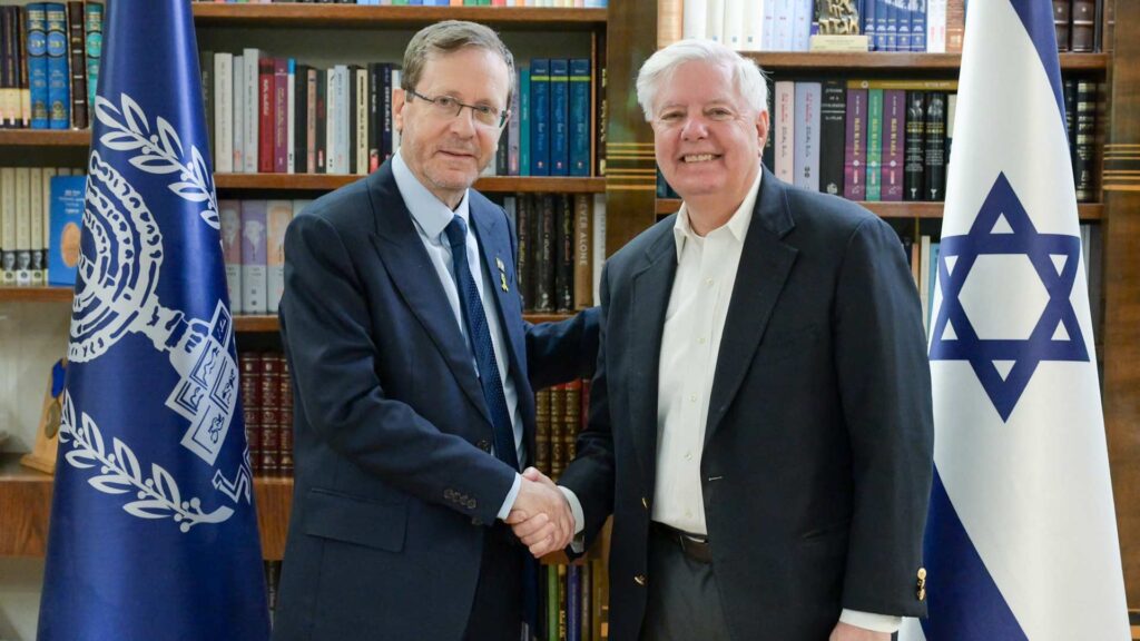 Graham (l.), hier bei einem Treffen mit dem israelischen Präsidenten Herzog, war ein großer Unterstützer des jüdischen Staates