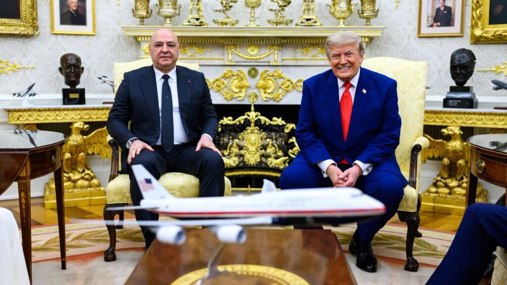 US-Präsident Trump (r.) empfing seinen libanesischen Amtskollegen Aun im Weißen Haus