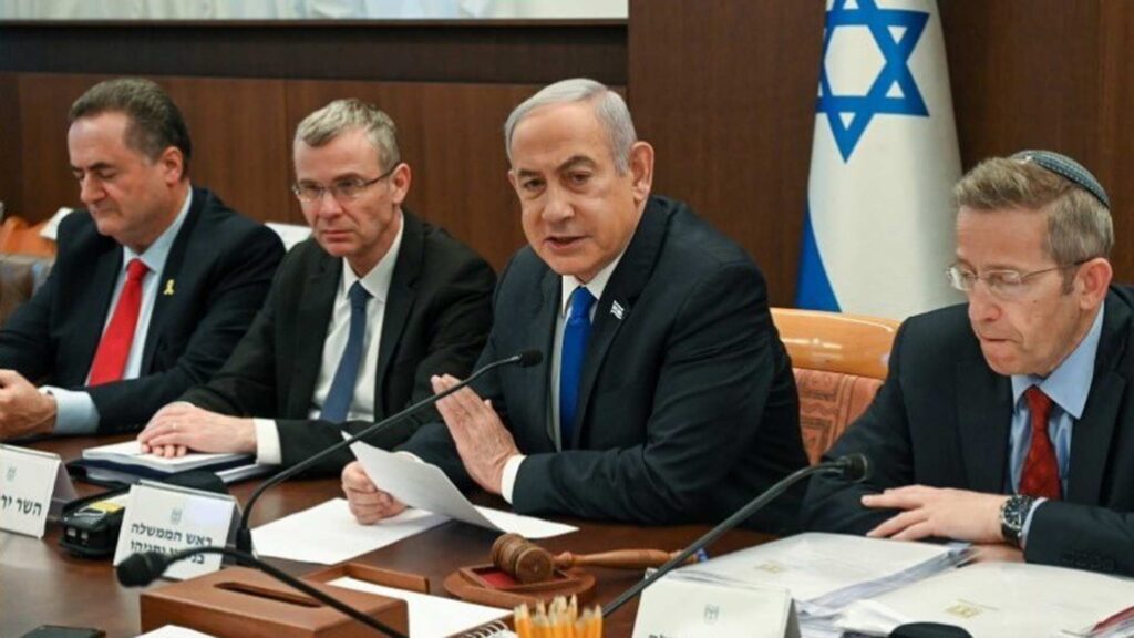 Der israelische Premier Netanjahu (3. v. l.) lehnt den Plan des „Friedensrates“ für den Gazastreifen ab