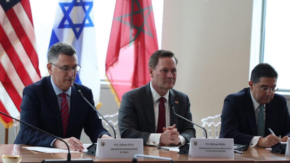 Der amerikanische UN-Botschafter Waltz (M.) hatte den israelischen Außenminister Sa'ar (l.) und dessen marokkanischen Amtskollegen Burita nach New York eingeladen