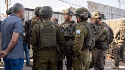 Nach dem Anschlag am Morgen hat die Armee eine Anti-Terror-Razzia im Großraum Hebron und anderen Gebieten des Westjordanlandes begonnen